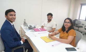 MET Hosts Mock Interview for Management Students